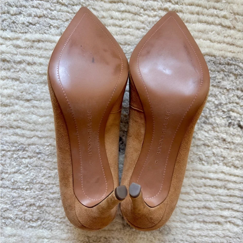 Banana Suede Arden Pumps - new without tags - Picture 6 of 6